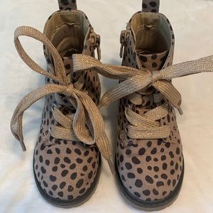 Cat and jack leopard boots (toddler)